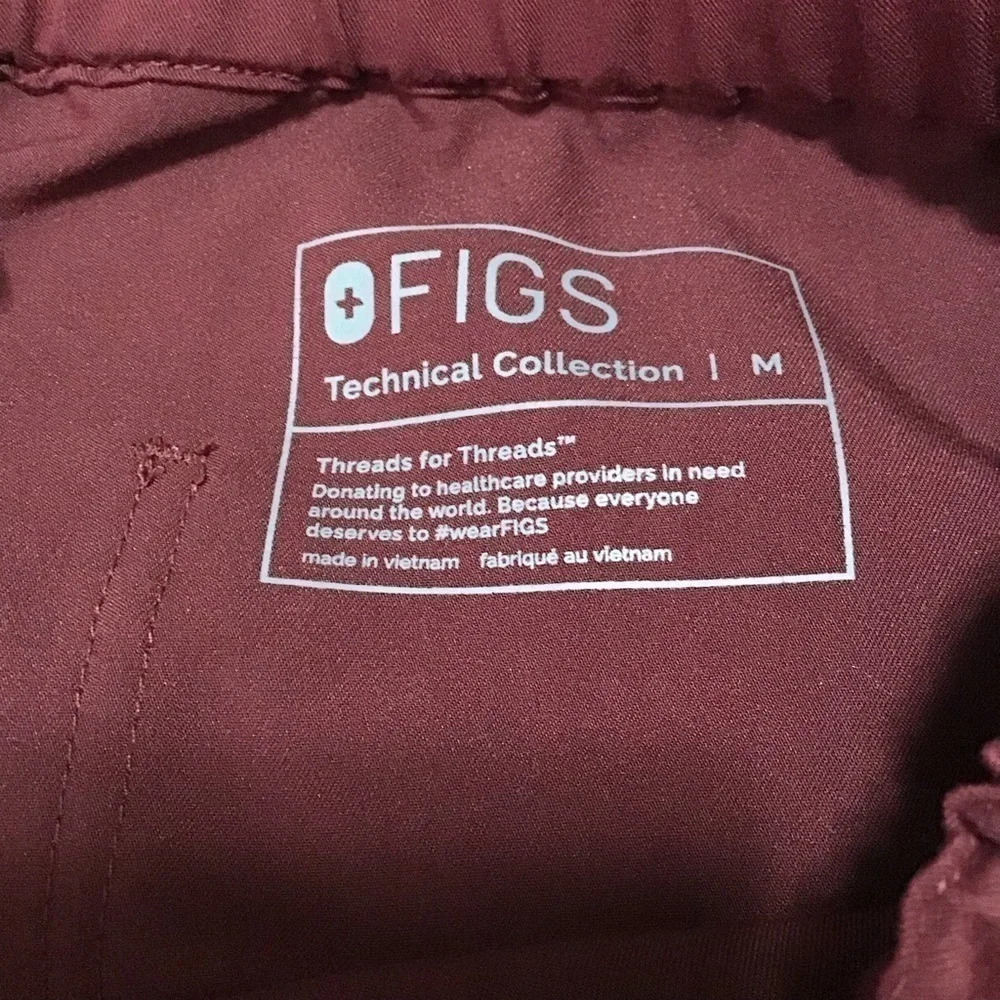 Figs Pisco Basic Scrub Pants in Burgundy Size Medium.